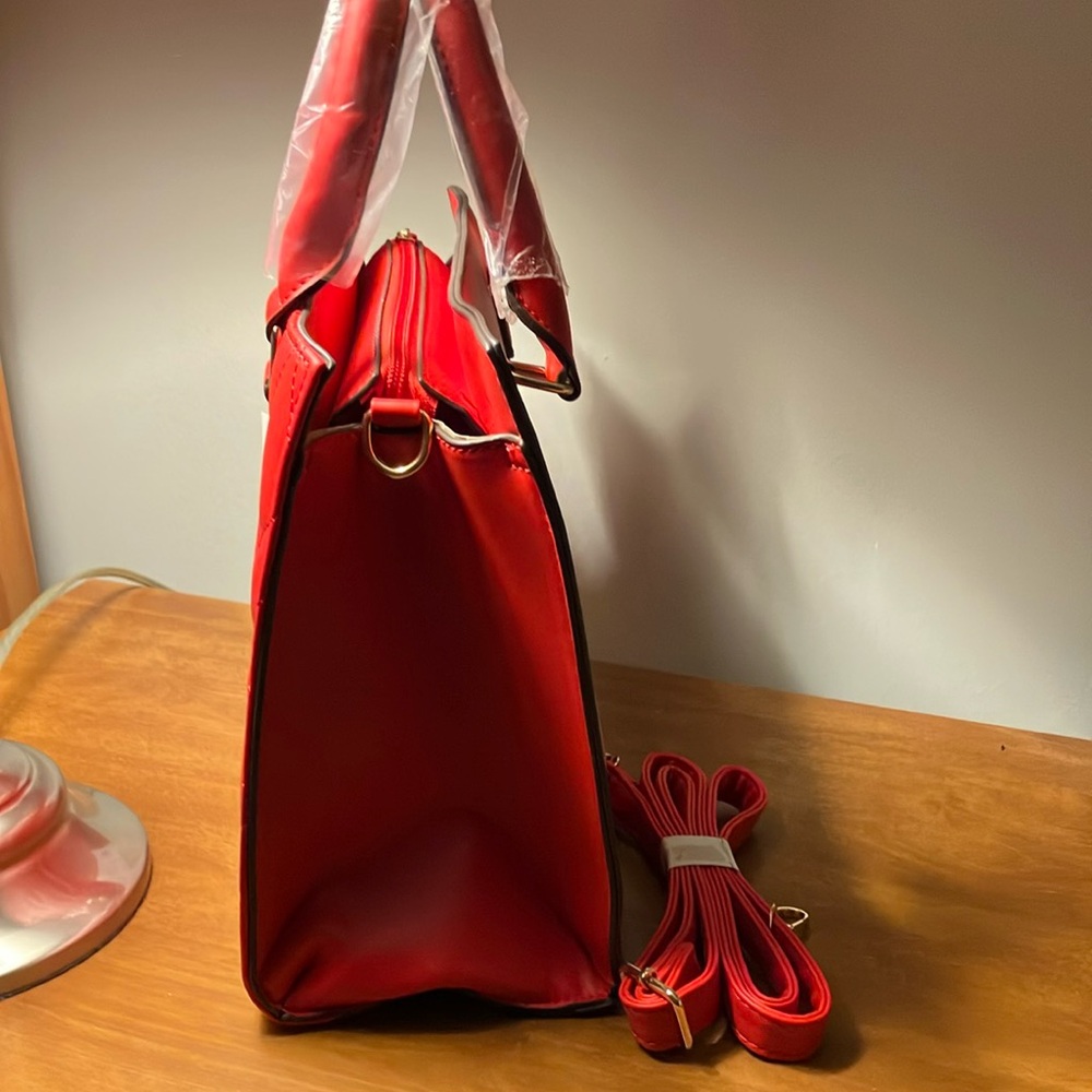 Red Quilted Women's Bag - Picture 6 of 7